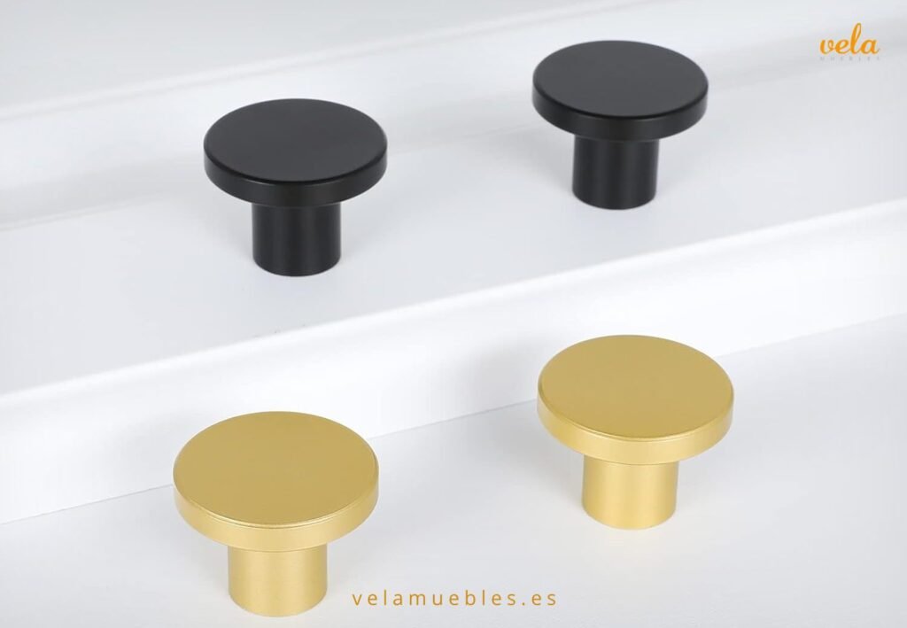 tiradores mesitas noche negros y dorados